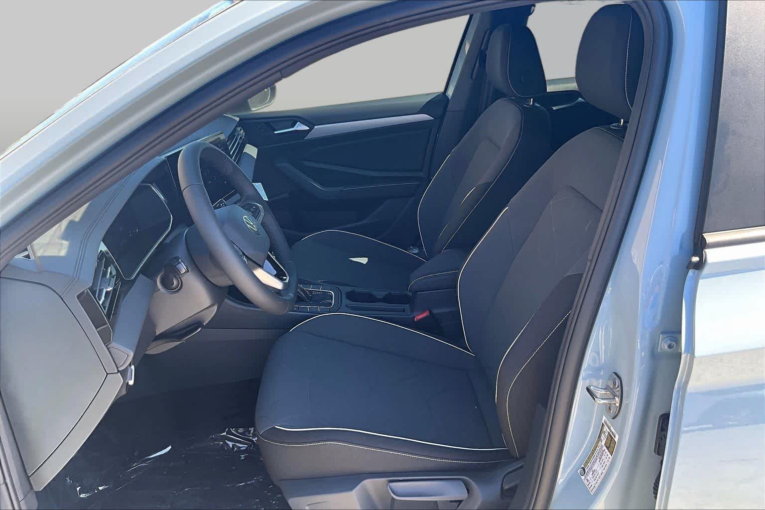 New 2027 Volkswagen Jetta SE FWD image 9