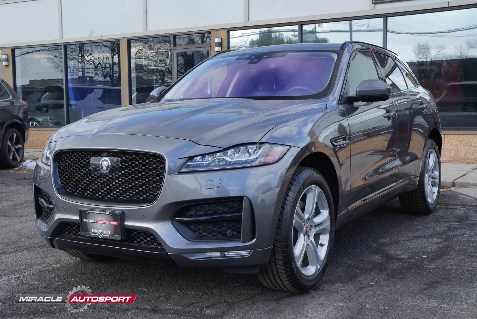 Used 2017 Jaguar F-PACE R-Sport AWD/4WD image 3
