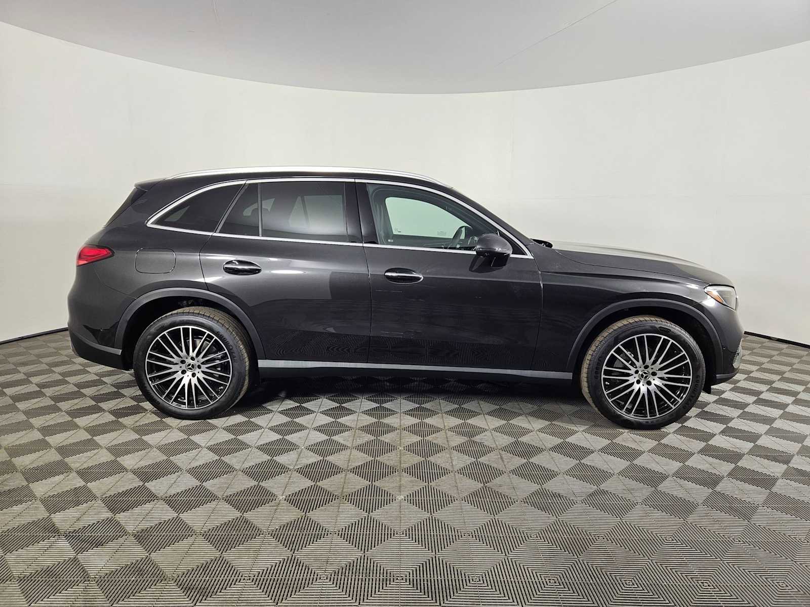 New 2025 Mercedes-Benz GLC 300 4MATIC image 6