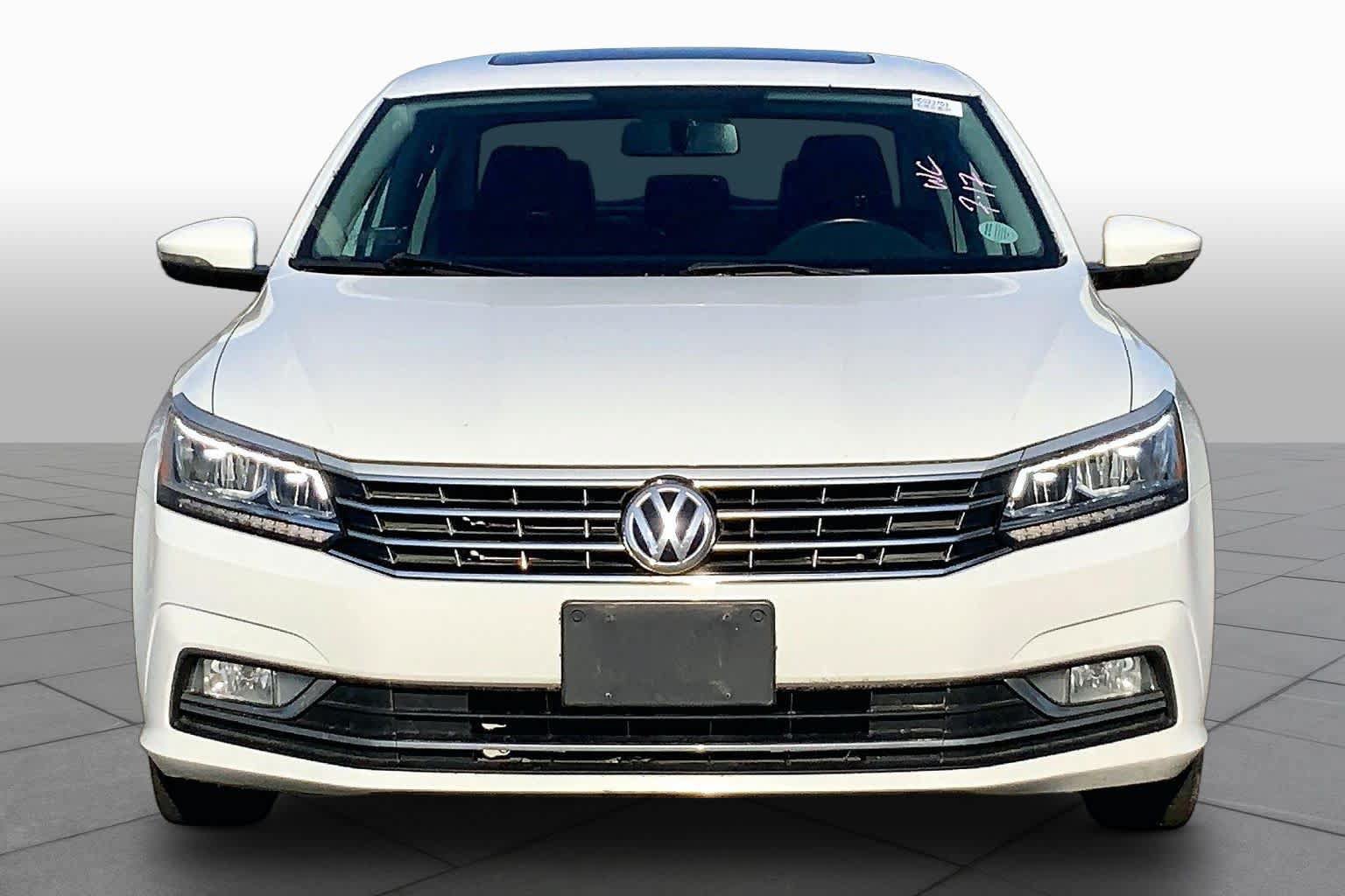 Used 2017 Volkswagen Passat 1.8T SE FWD image 4