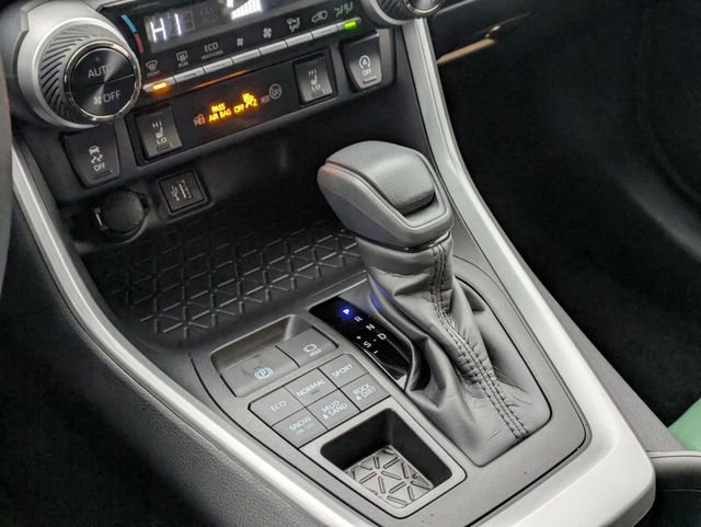 Used 2025 Toyota RAV4 XLE w/ Convenience Package image 9