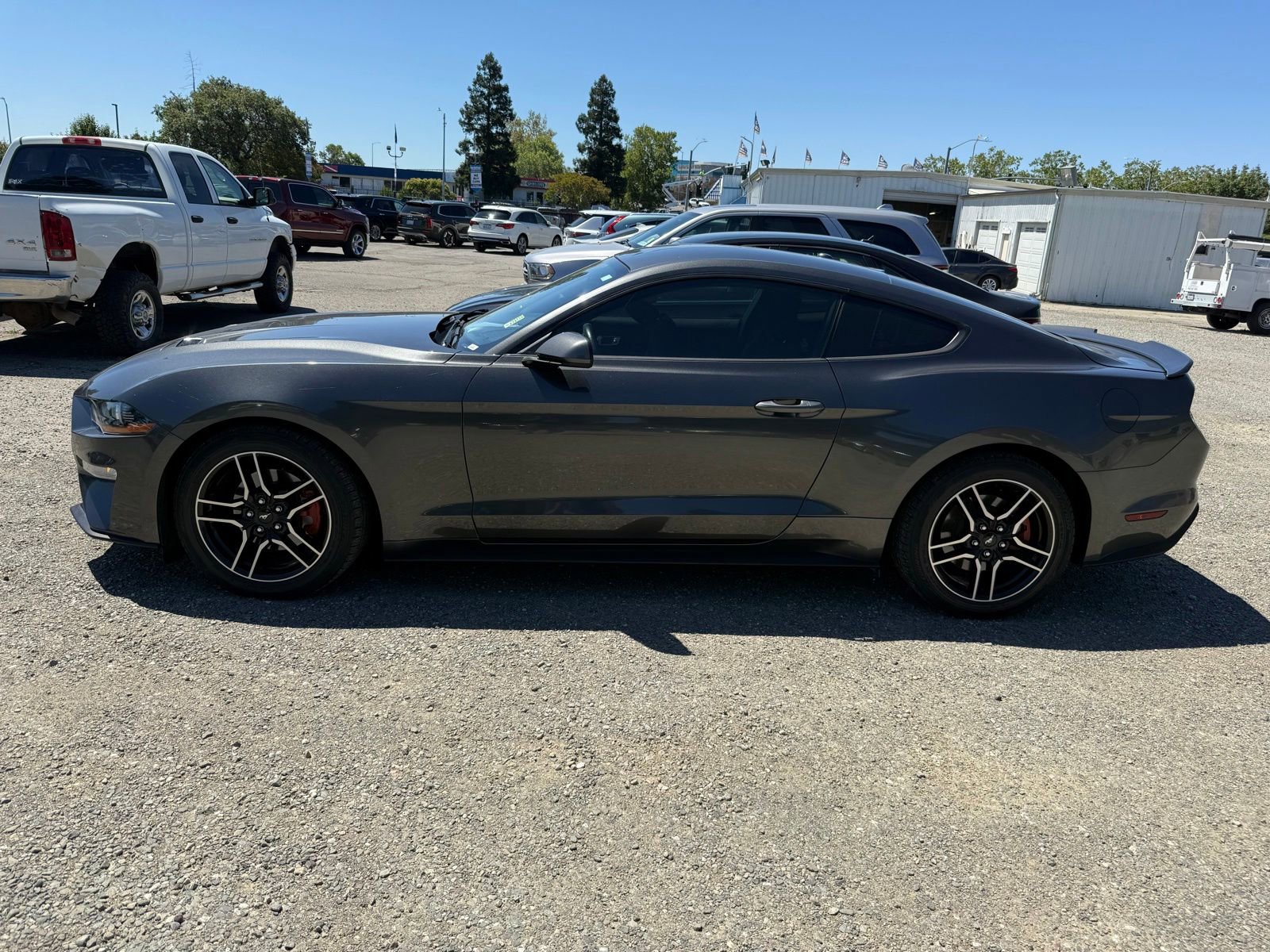 Used 2018 Ford Mustang Coupe RWD image 2