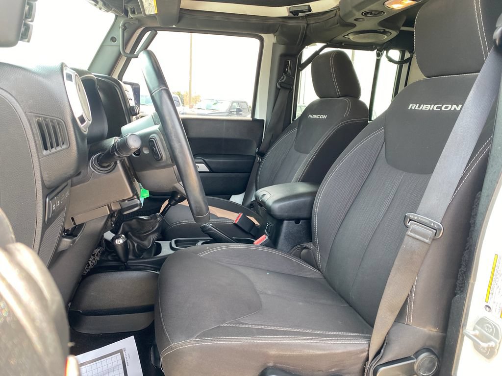Used 2014 Jeep Wrangler Unlimited Rubicon w/ Connectivity Group AWD/4WD image 10