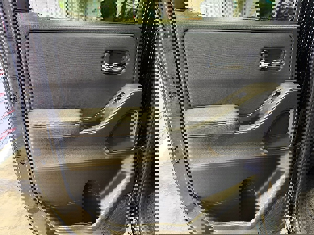 Used 2024 Nissan Frontier SV image 41