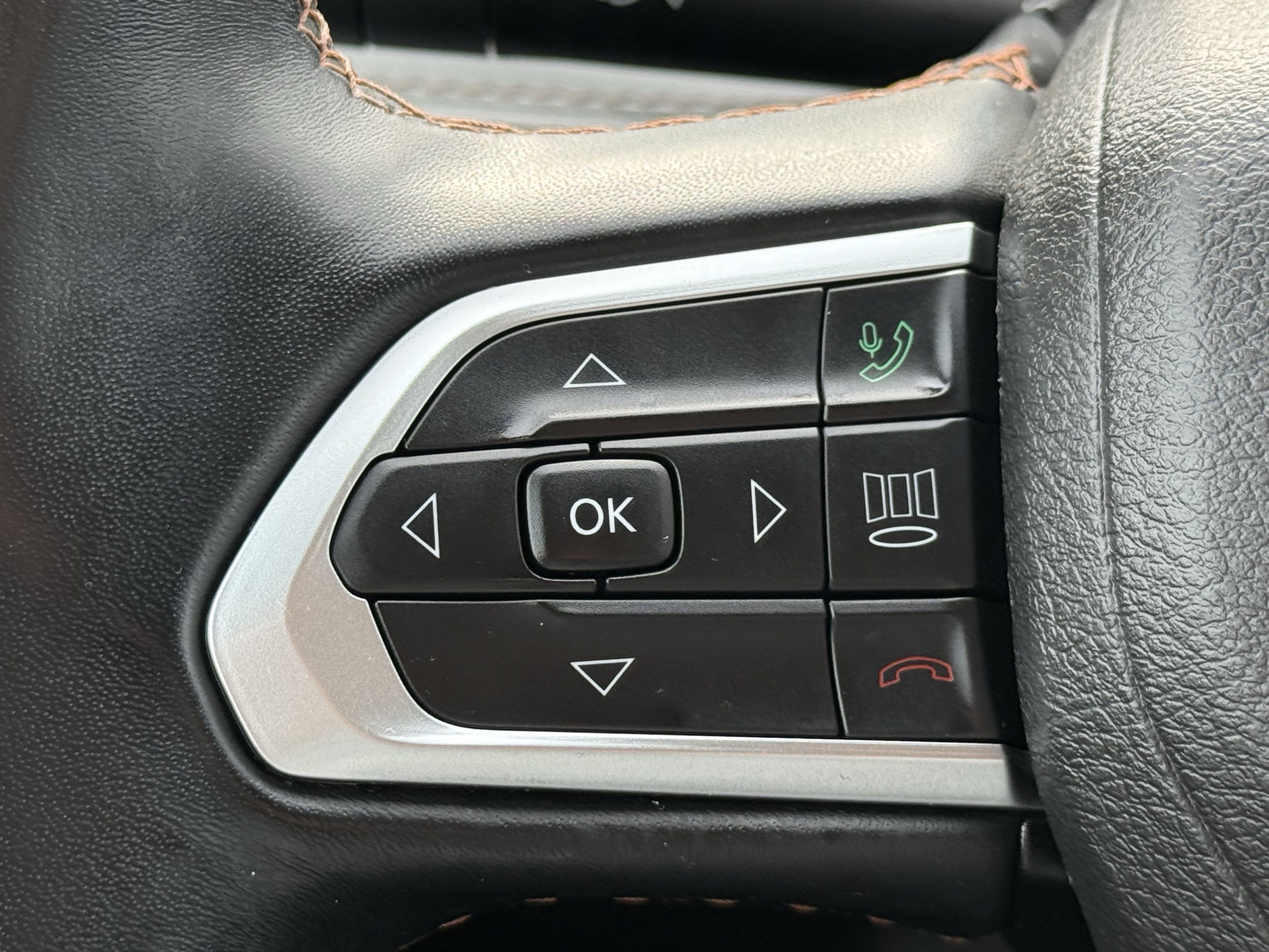 Used 2022 Jeep Compass Limited w/ Elite Group image 16