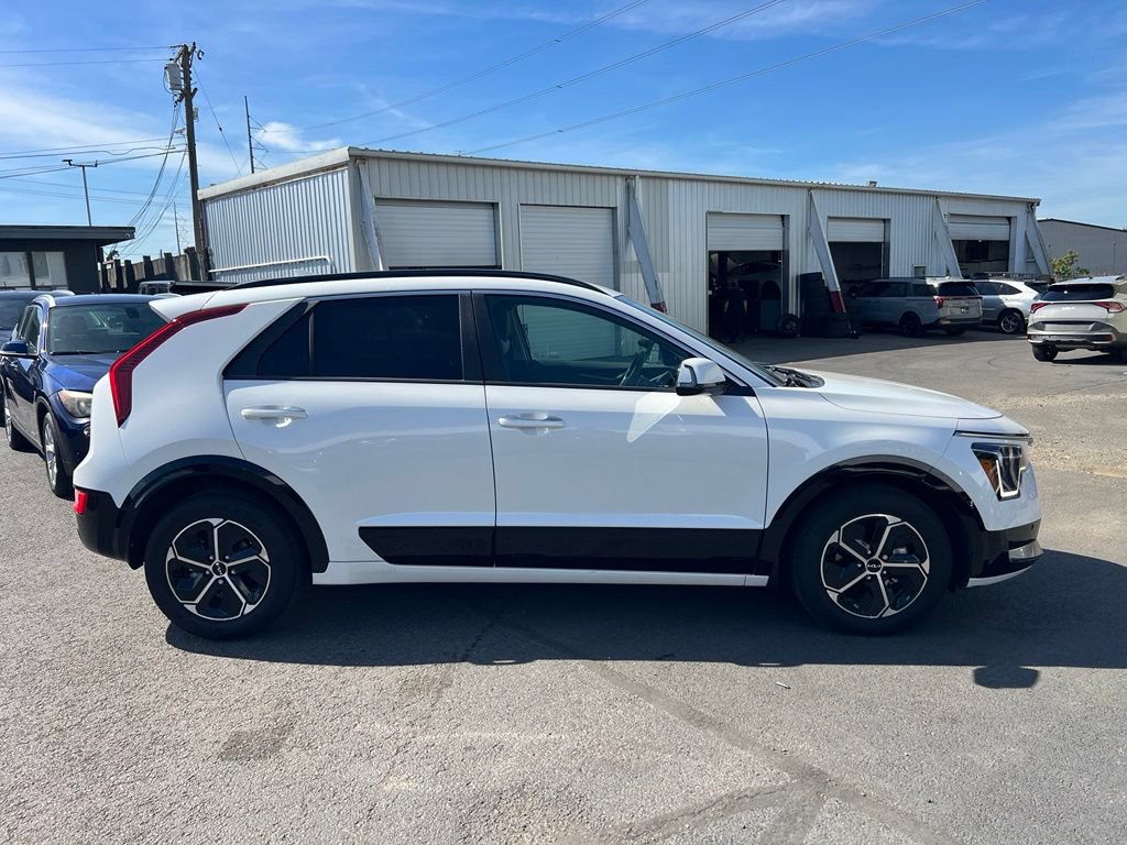 Certified 2024 Kia Niro FWD image 6