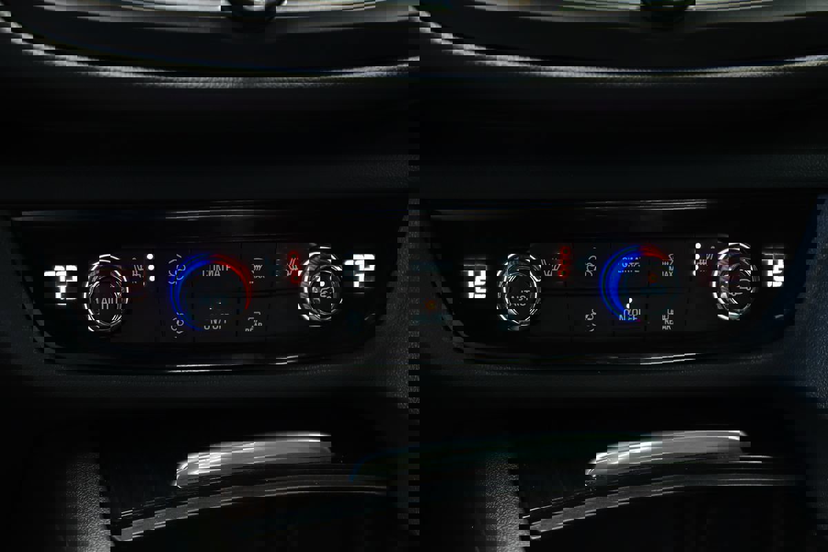 Used 2018 Buick Regal Essence w/ Driver Confidence Package #1 image 79