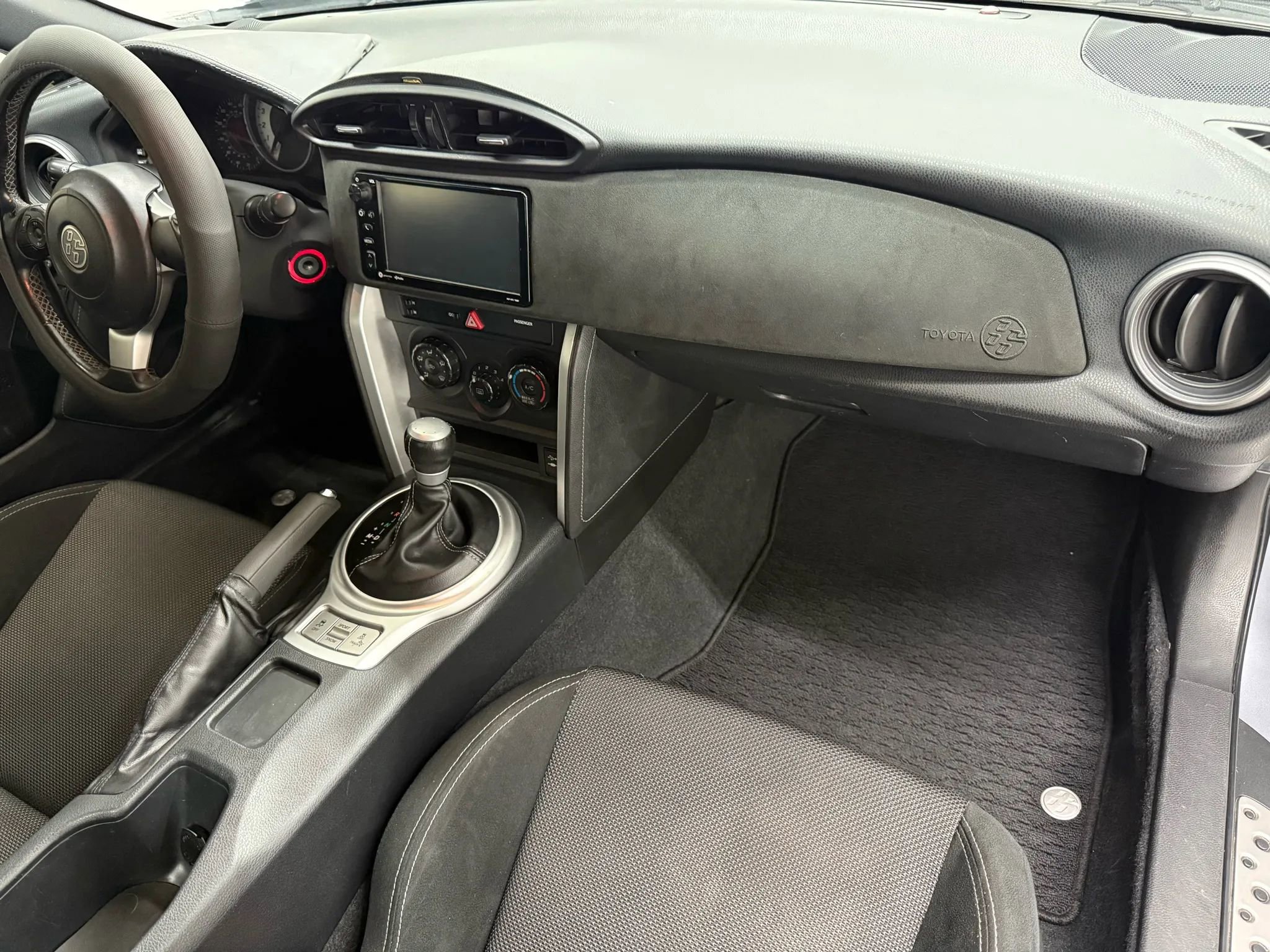 Used 2017 Toyota 86 Coupe 2D image 9