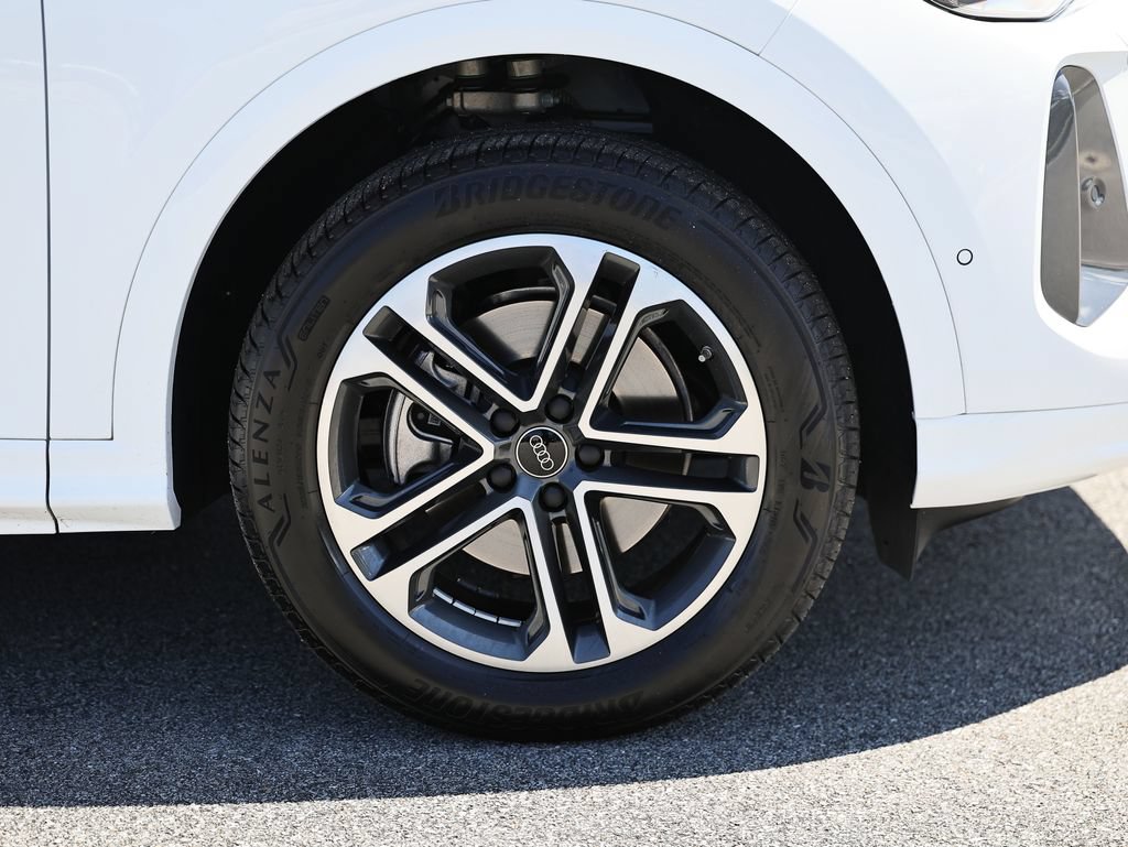 Certified 2025 Audi Q5 Premium w/ Convenience Package AWD/4WD image 5