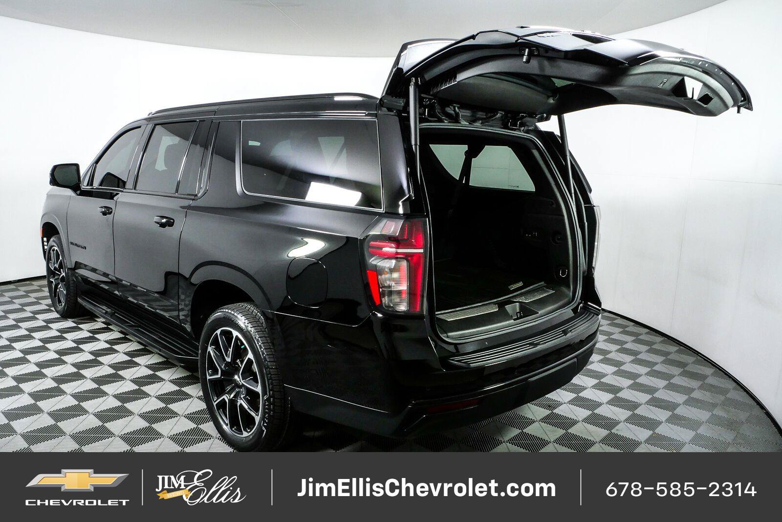 Certified 2024 Chevrolet Suburban RST w/ Luxury Package RWD image 36