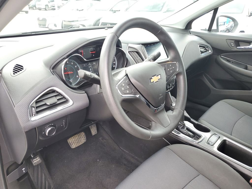 Used 2019 Chevrolet Cruze LT FWD image 7