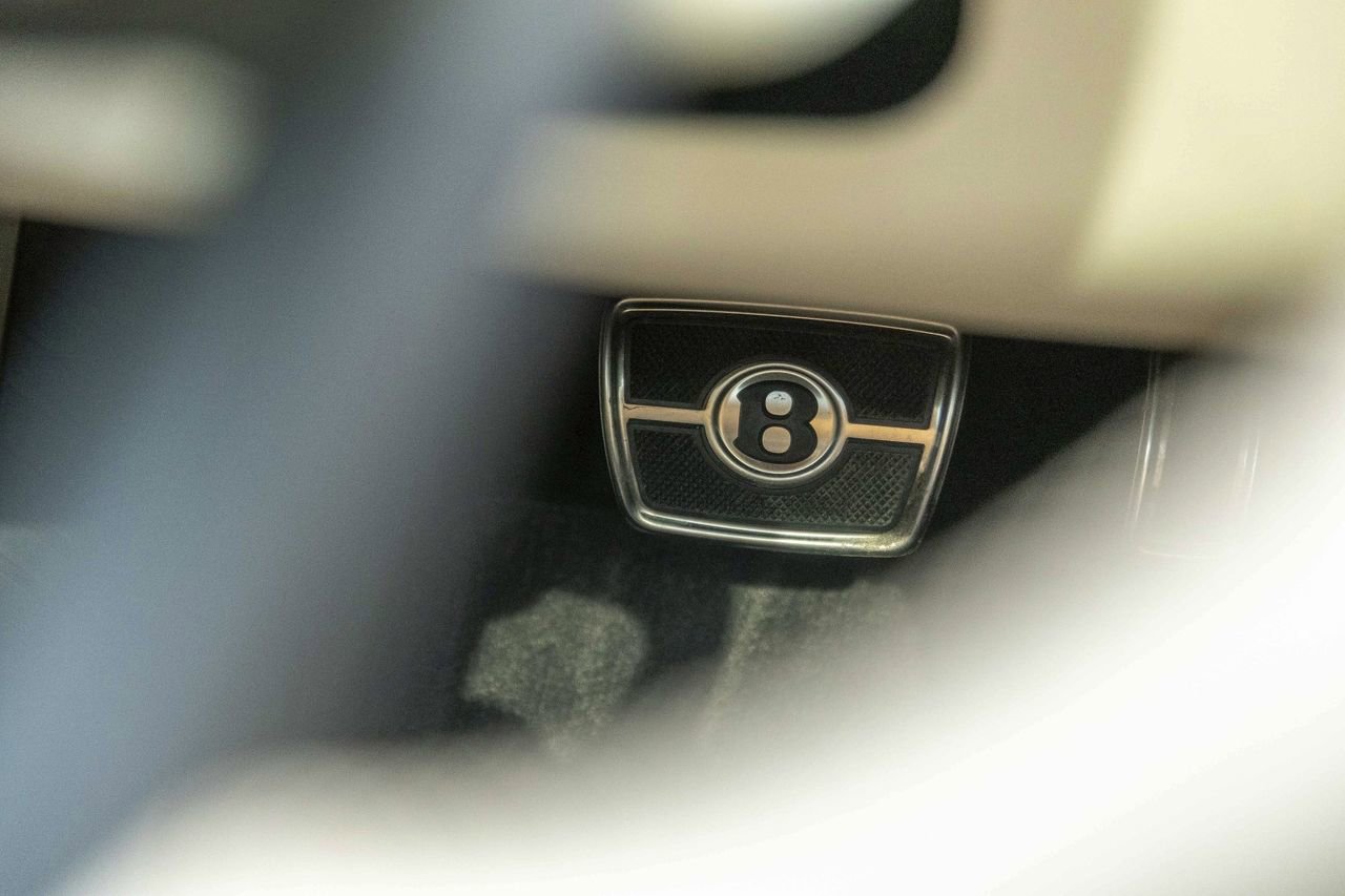 Used 2021 Bentley Bentayga AWD/4WD image 60