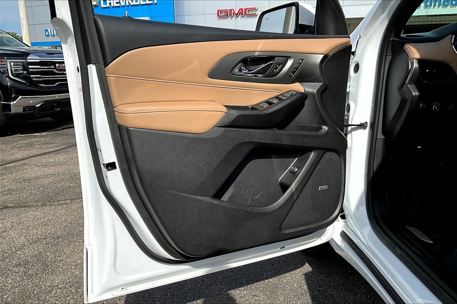 Used 2023 Chevrolet Traverse Premier image 17