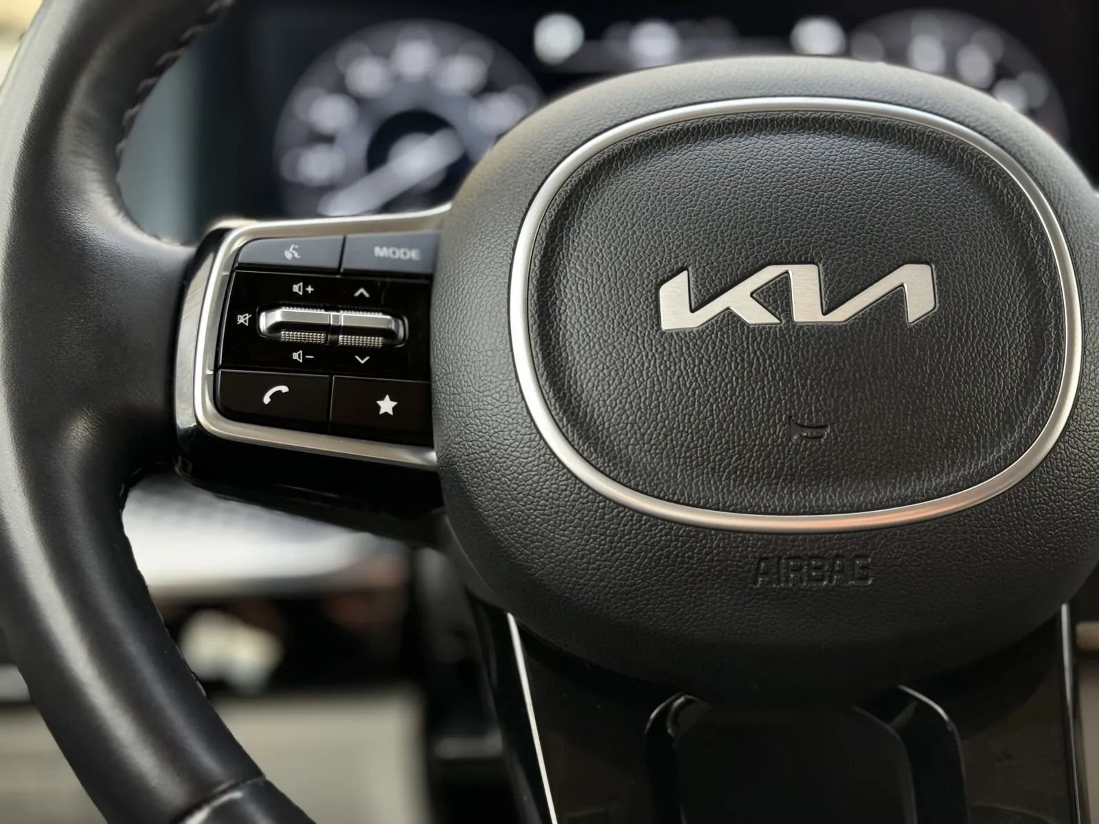 Used 2023 Kia Carnival SX Prestige w/ Paint Protection Package image 26