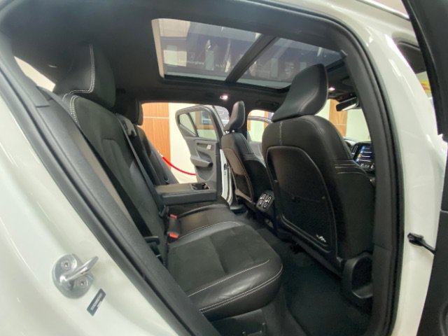 Used 2022 Volvo XC40 T5 R-Design AWD/4WD image 13