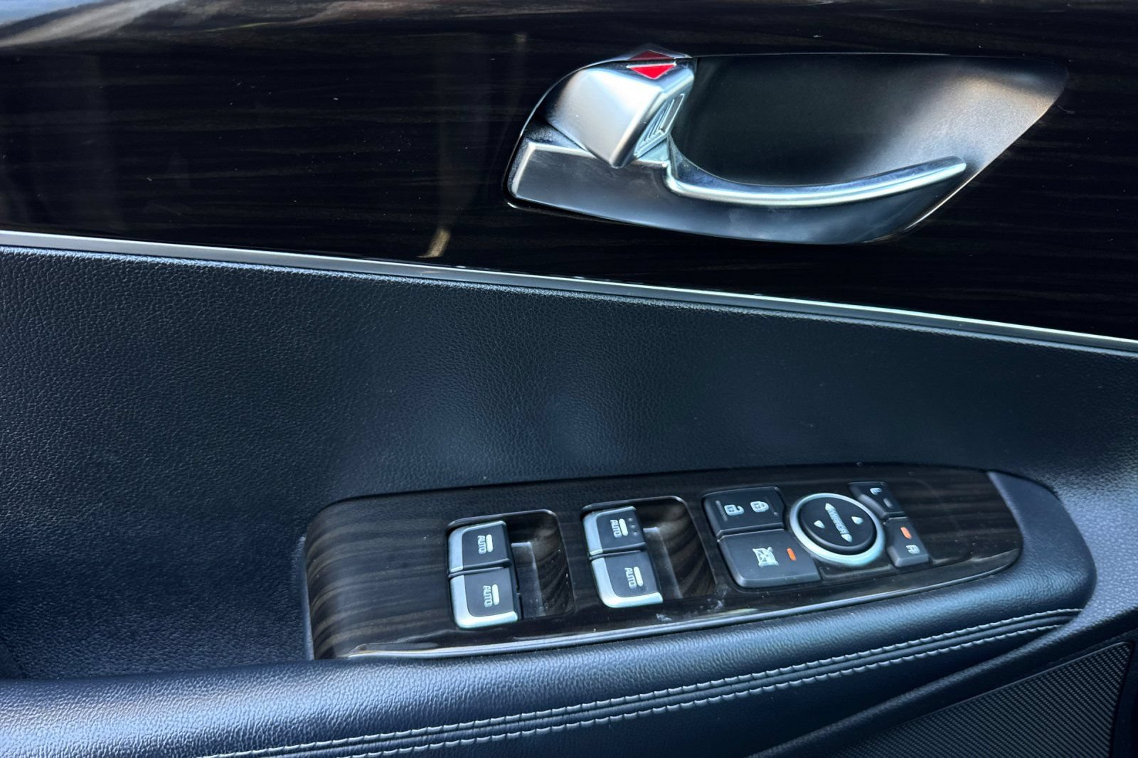 Used 2020 Kia Sorento S FWD image 11