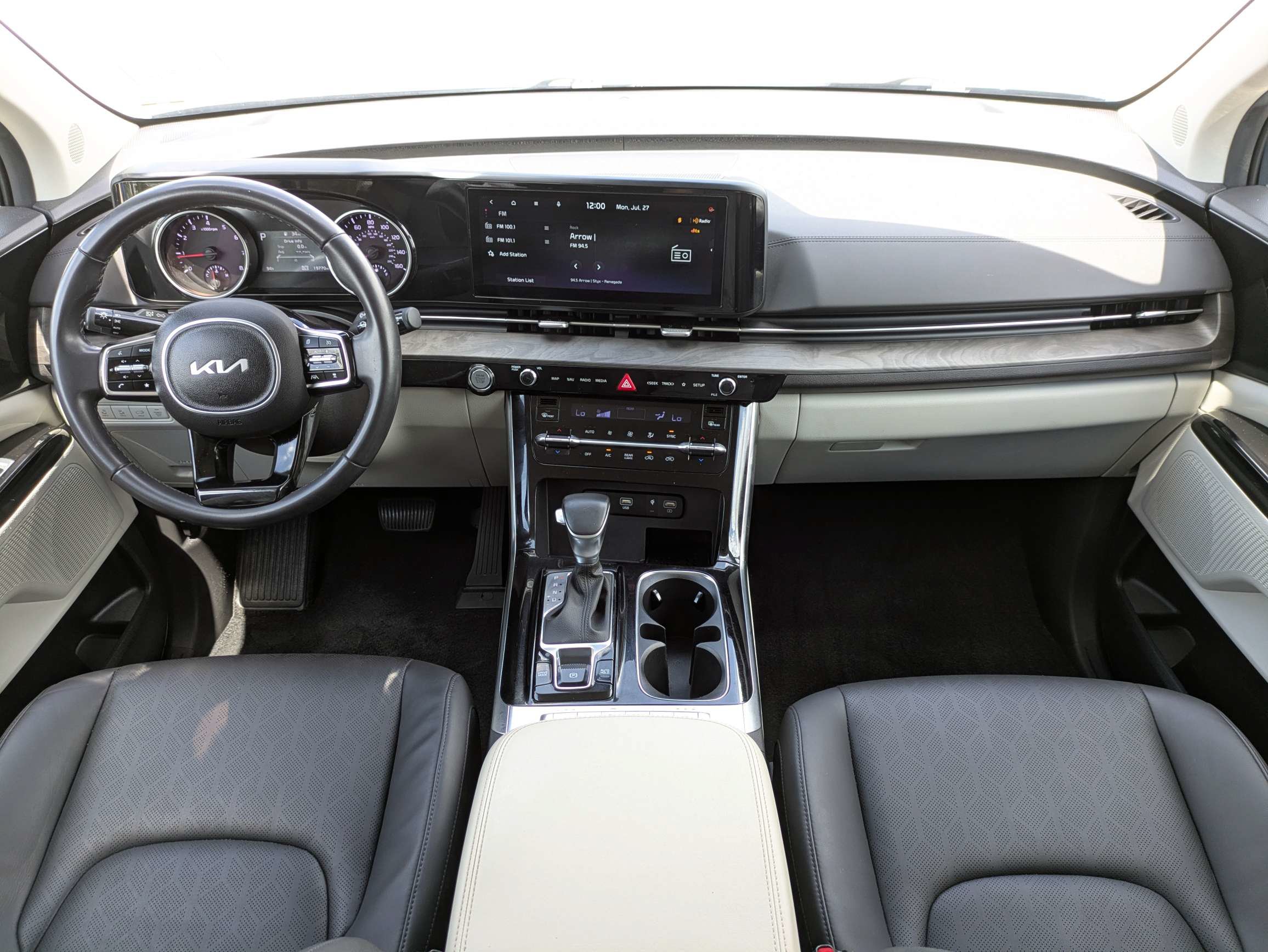 Certified 2024 Kia Carnival EX FWD image 16