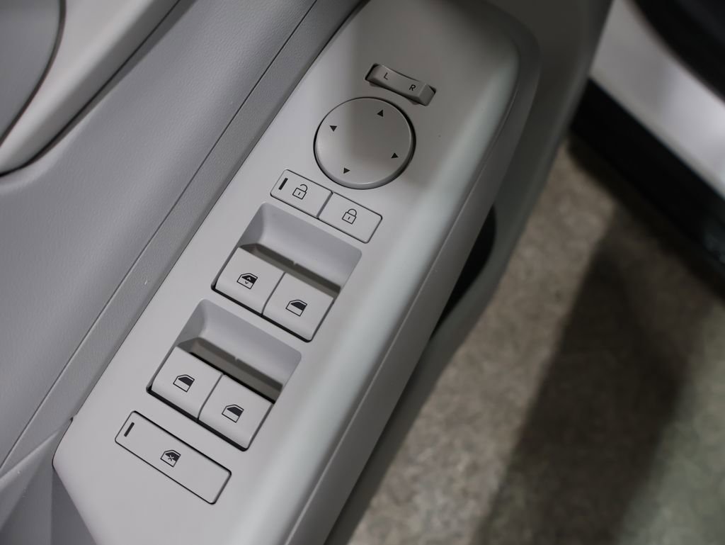 Used 2025 Hyundai Kona SEL image 14