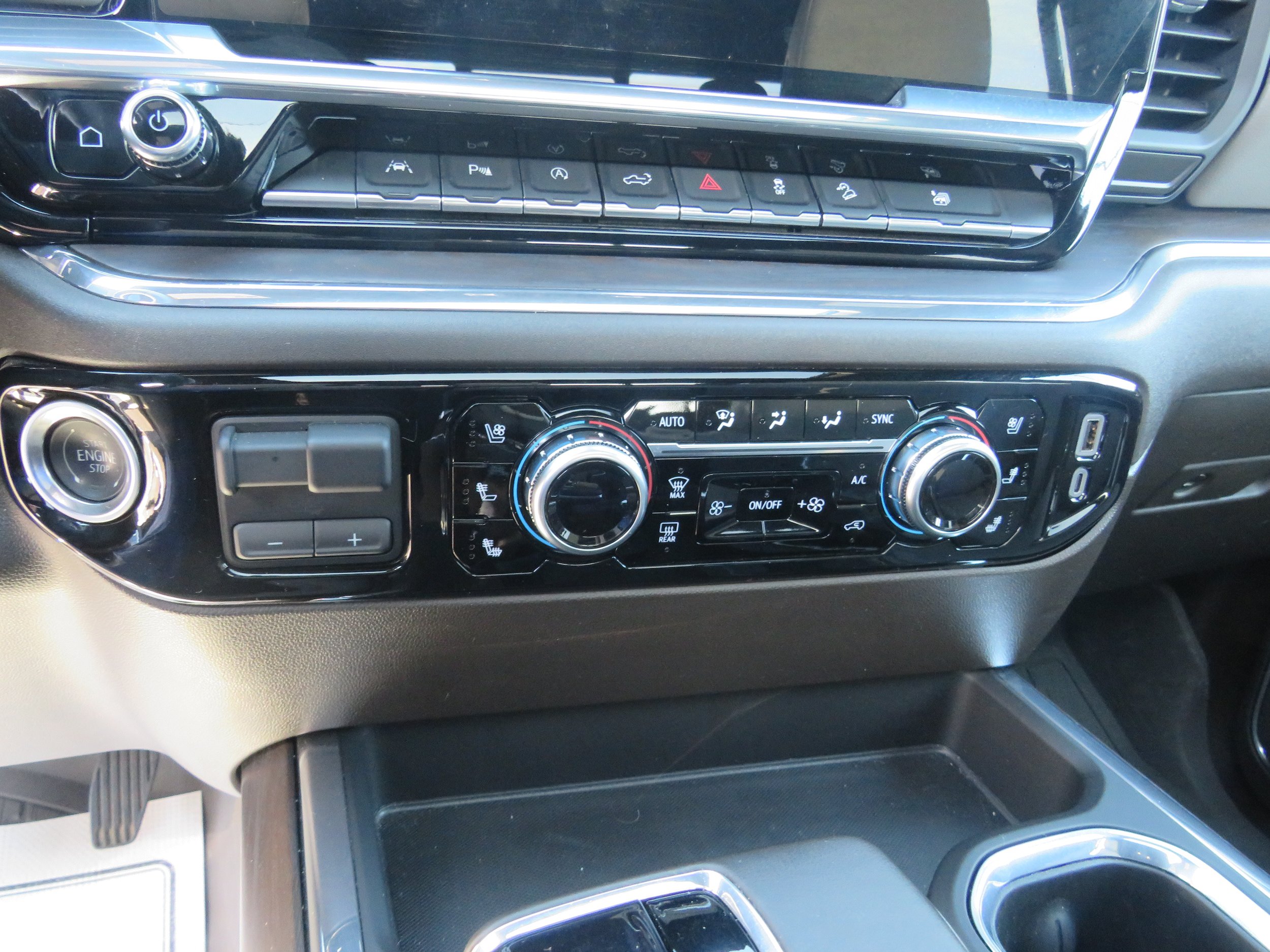 Used 2024 GMC Sierra 1500 SLT w/ SLT Premium Plus Package AWD/4WD image 13
