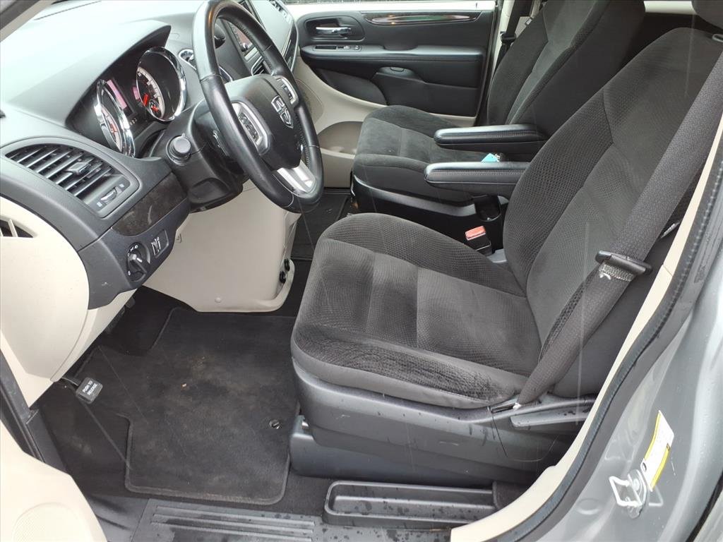 Used 2018 Dodge Grand Caravan SE w/ UConnect Hands-Free Group FWD image 12