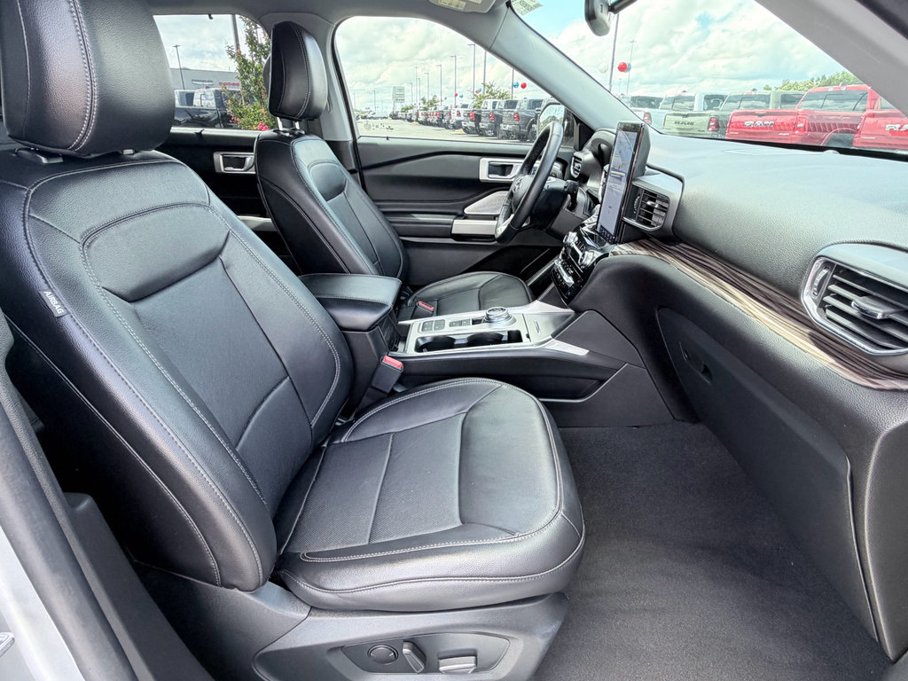 Used 2023 Ford Explorer Limited w/ Limited Technology Package RWD image 21