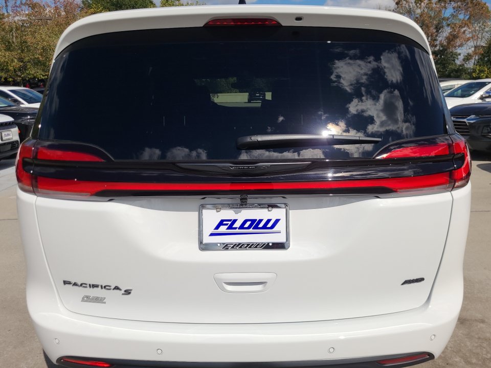 New 2026 Chrysler Pacifica Select w/ S Appearance Package AWD/4WD image 14