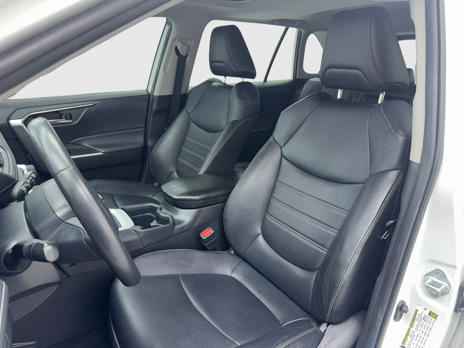 Used 2020 Toyota RAV4 XLE Premium FWD image 18