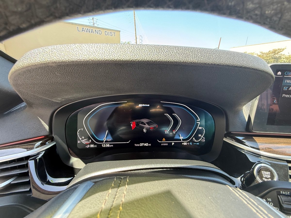 Used 2023 BMW 530e w/ Convenience Package RWD image 24