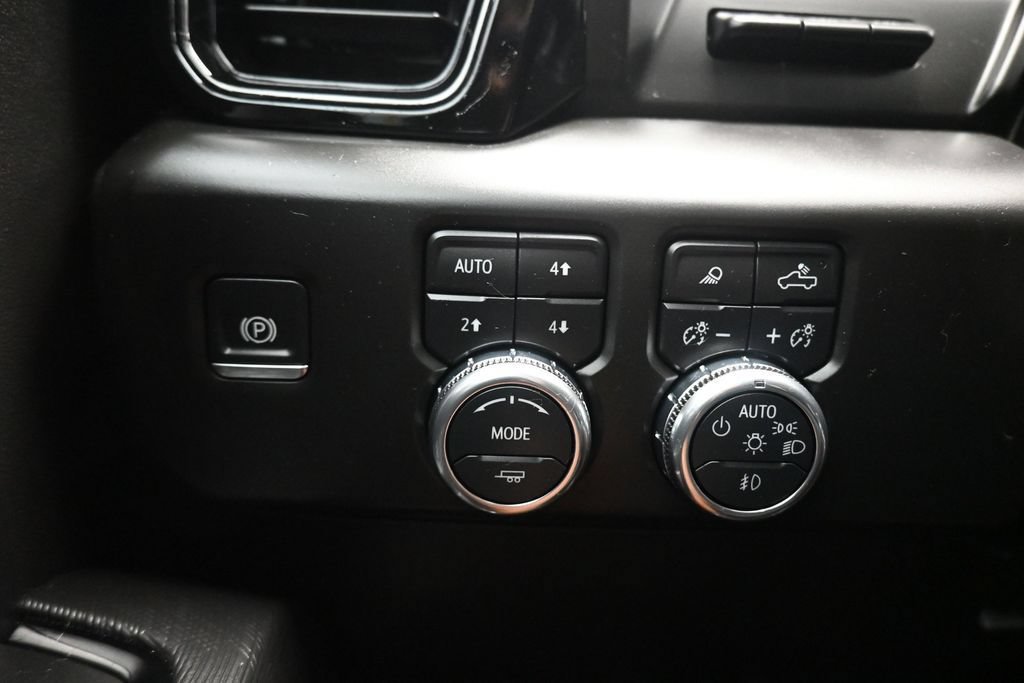 Used 2025 GMC Sierra 2500 AT4X AWD/4WD image 33
