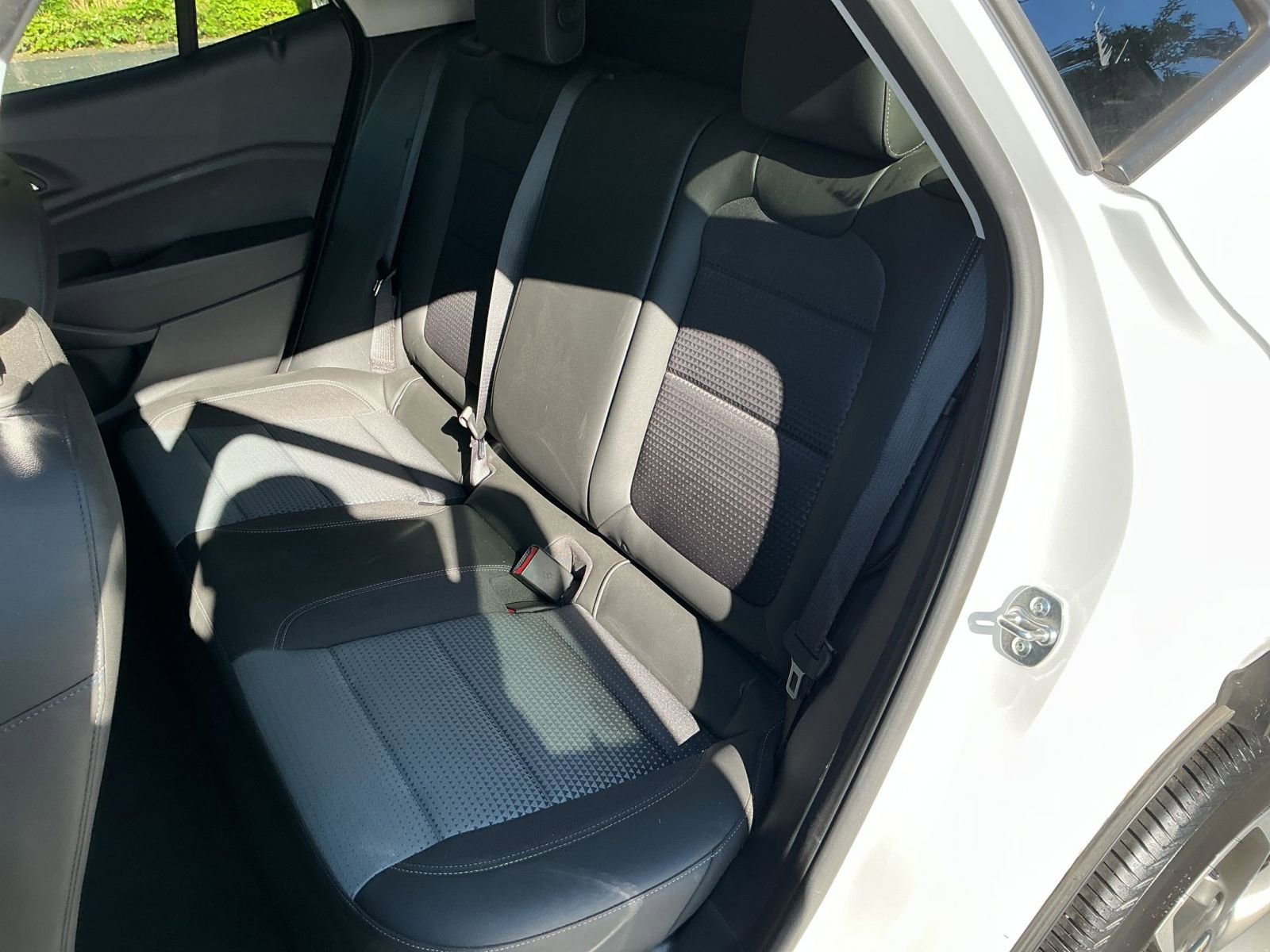 Used 2025 Chevrolet Trax LT w/ LT Convenience Package FWD image 33