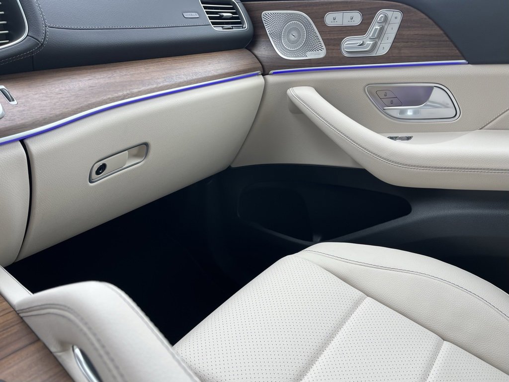 Used 2025 Mercedes-Benz GLS 450 4MATIC image 52