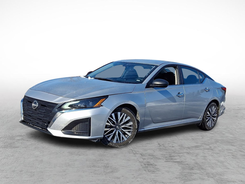 Used 2024 Nissan Altima 2.5 SV