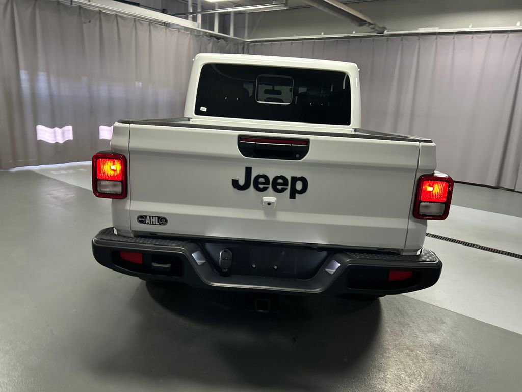 Used 2024 Jeep Gladiator Sport AWD/4WD image 6