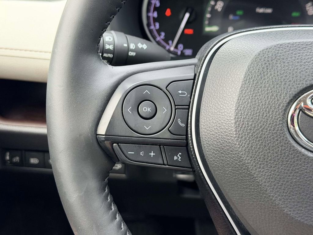 Used 2019 Toyota RAV4 Limited w/ Advanced Technology Package AWD/4WD image 8