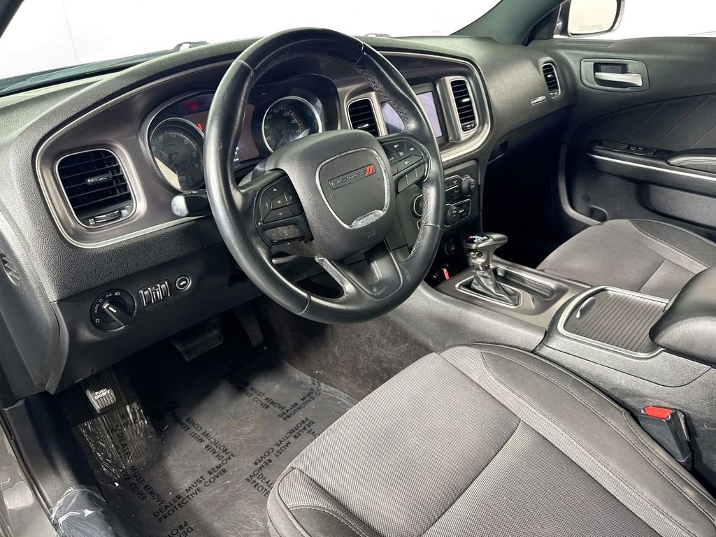 Used 2019 Dodge Charger SXT RWD image 9