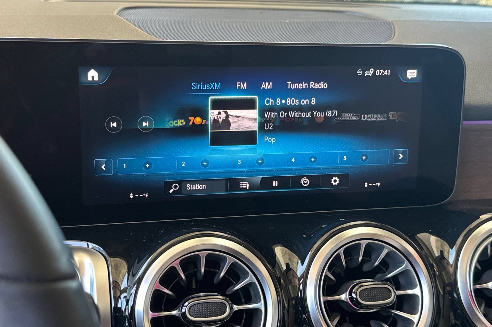 Certified 2023 Mercedes-Benz GLB 250 4MATIC image 24