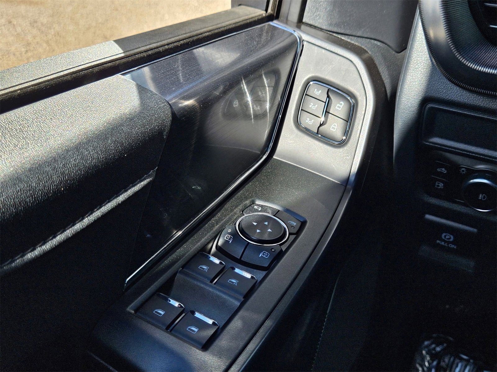 New 2025 Ford F150 Lariat w/ Equipment Group 501A Mid image 14