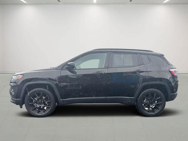 Used 2022 Jeep Compass Latitude w/ Sun and Sound Group image 3