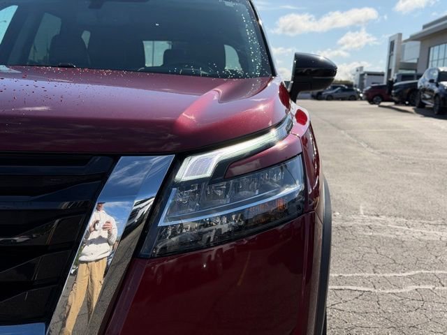 Used 2022 Nissan Pathfinder Platinum w/ Lighting Package (N93) AWD/4WD image 3