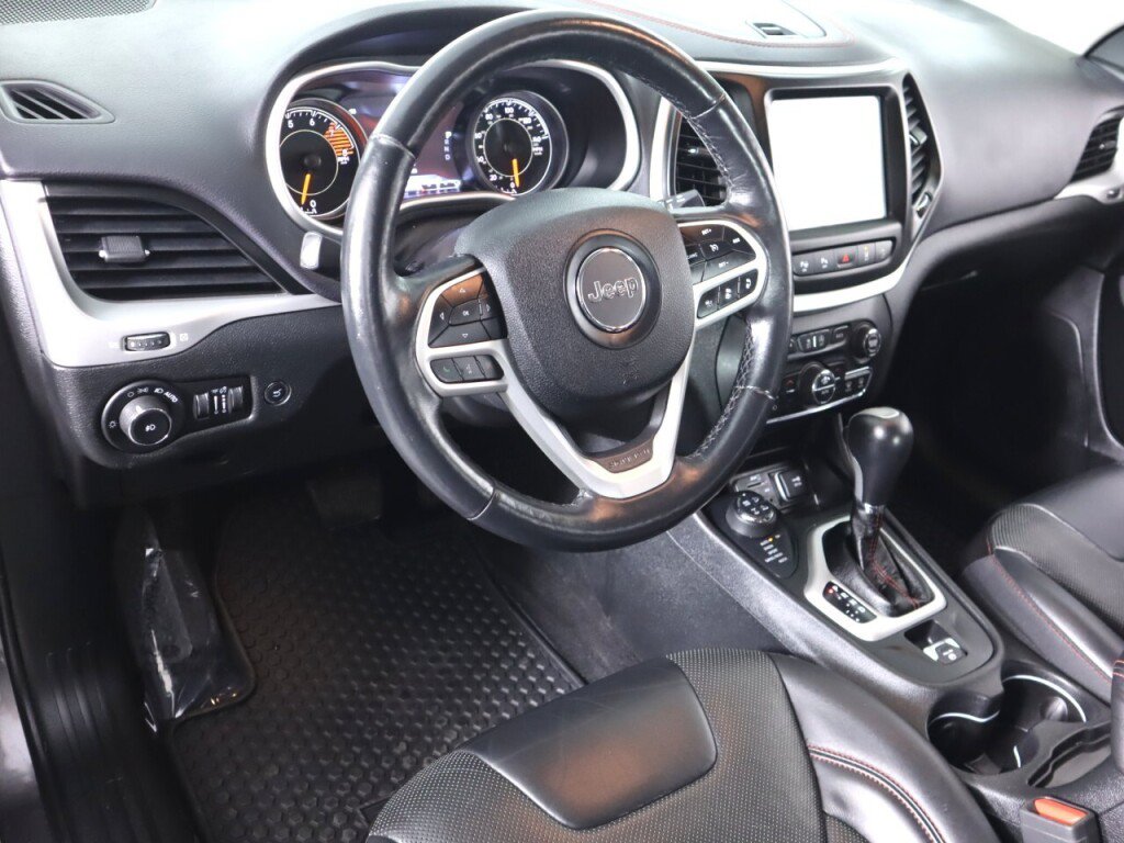 Used 2018 Jeep Cherokee Trailhawk w/ Quick Order Package 27L AWD/4WD image 9