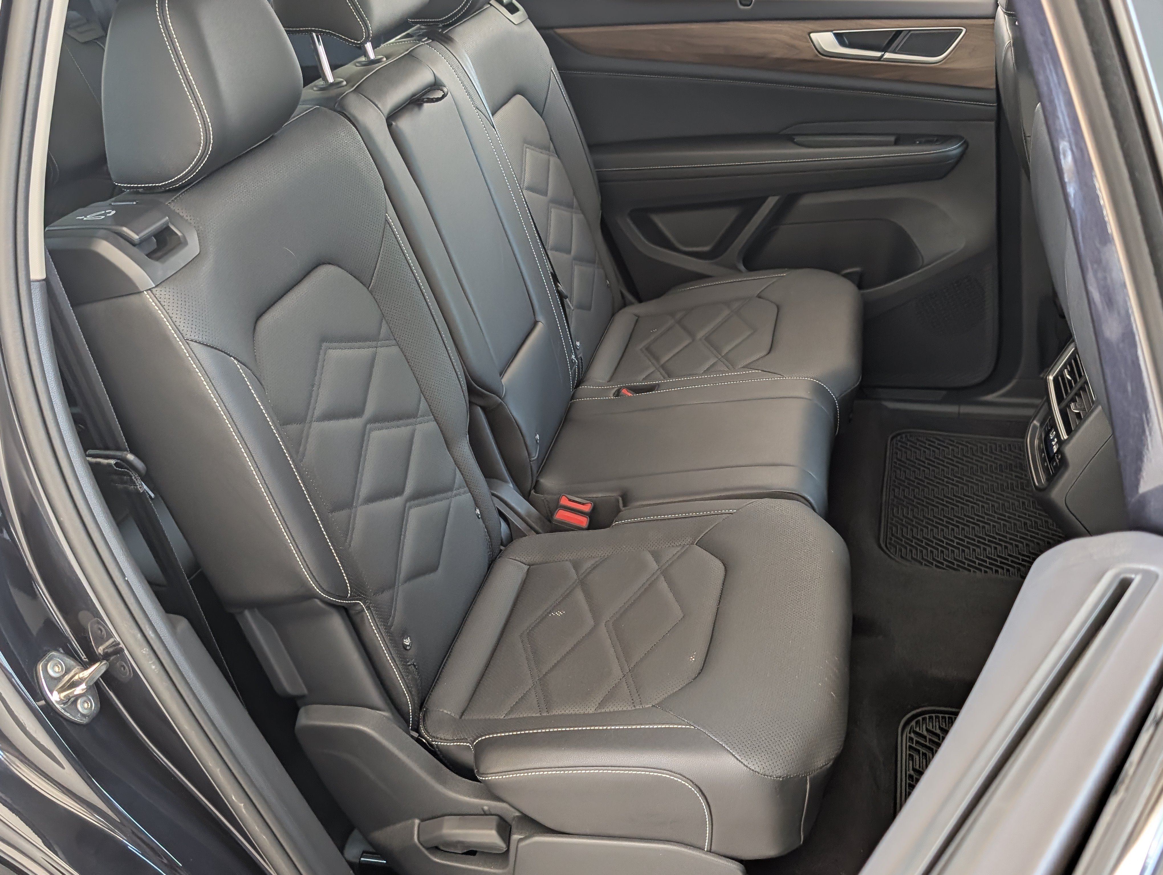 Used 2025 Volkswagen Atlas SE FWD image 22
