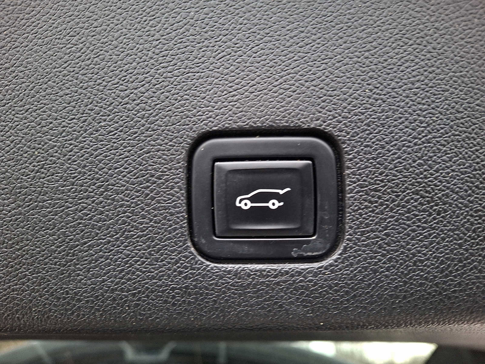 Used 2022 Cadillac XT6 Premium Luxury w/ Technology Package image 31