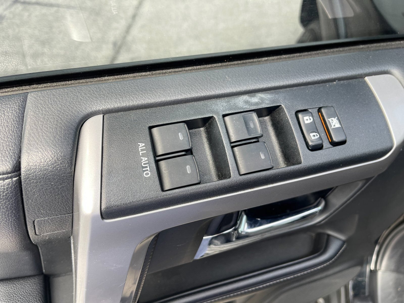 Used 2019 Toyota 4Runner SR5 AWD/4WD image 13