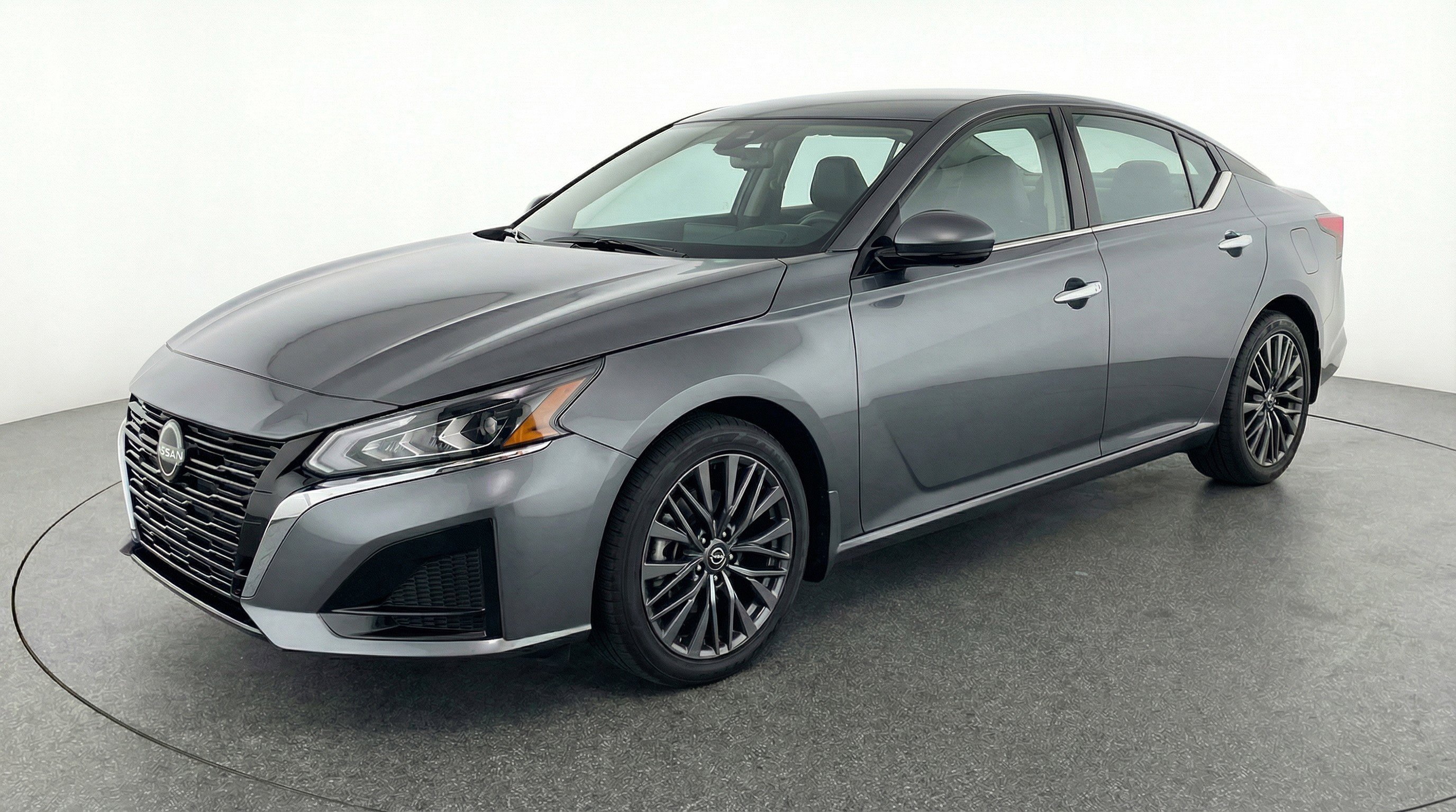 Used 2025 Nissan Altima 2.5 SV image 3