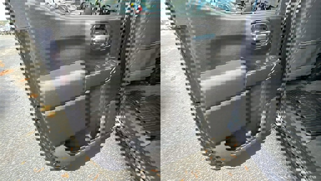 Certified 2022 Chevrolet Silverado 1500 Custom w/ LPO, Dark Essentials Package image 19