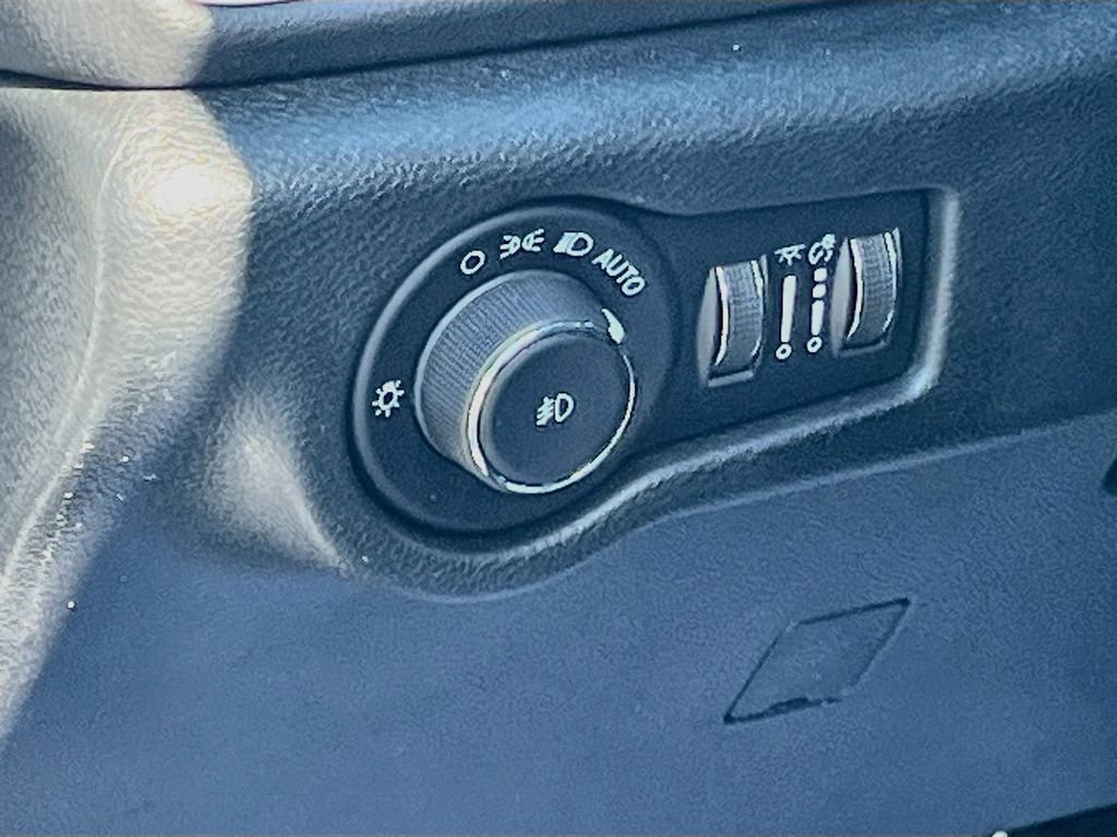 Certified 2026 Chrysler Pacifica Select FWD image 10