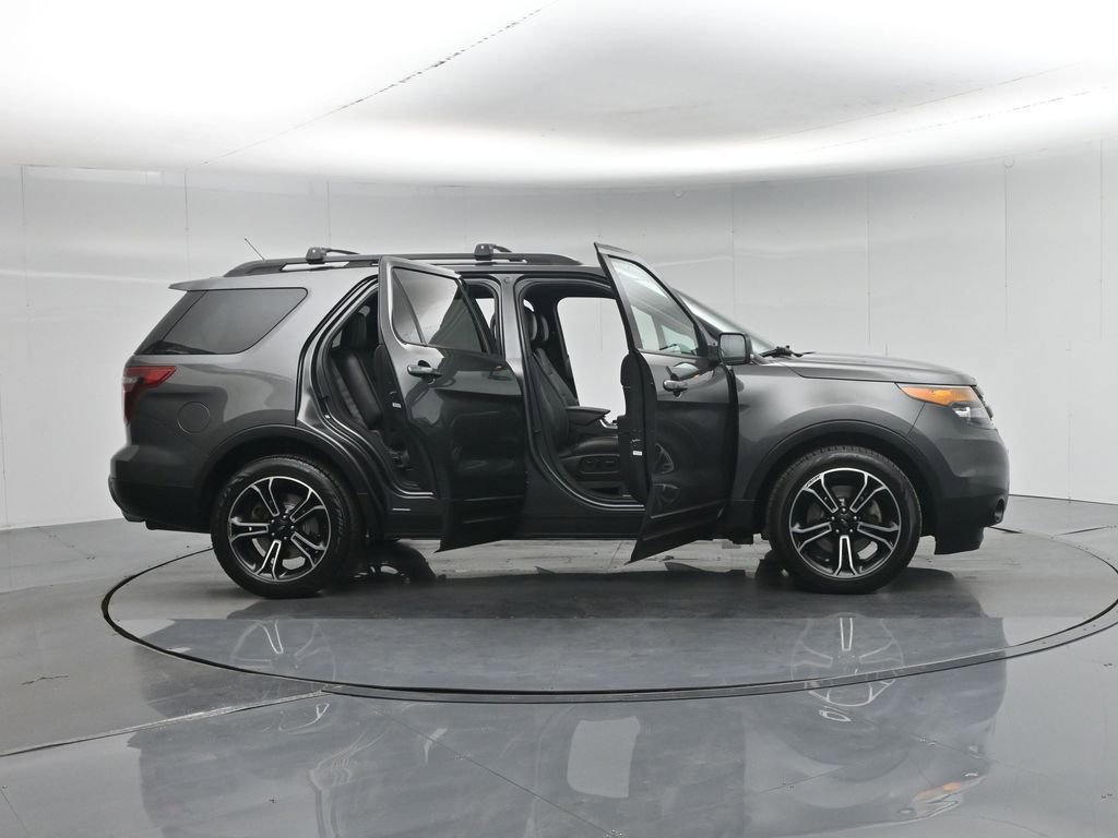 Used 2015 Ford Explorer Sport w/ Equipment Group 401A image 4