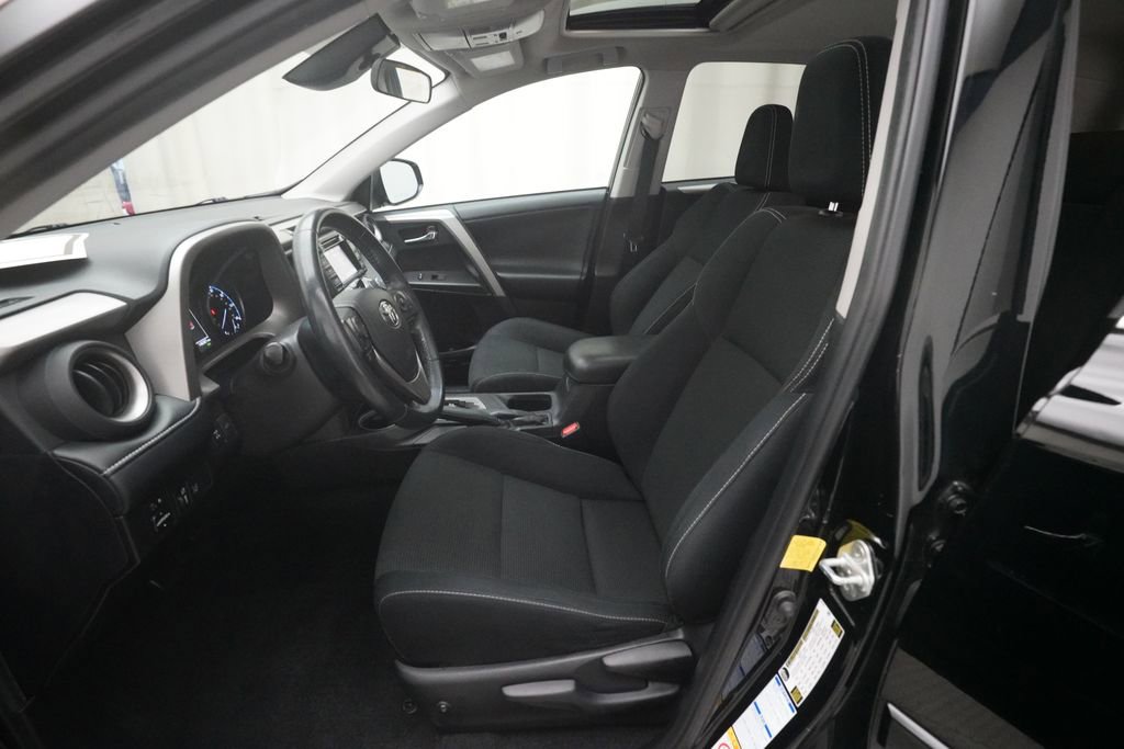 Used 2018 Toyota RAV4 XLE AWD/4WD image 7