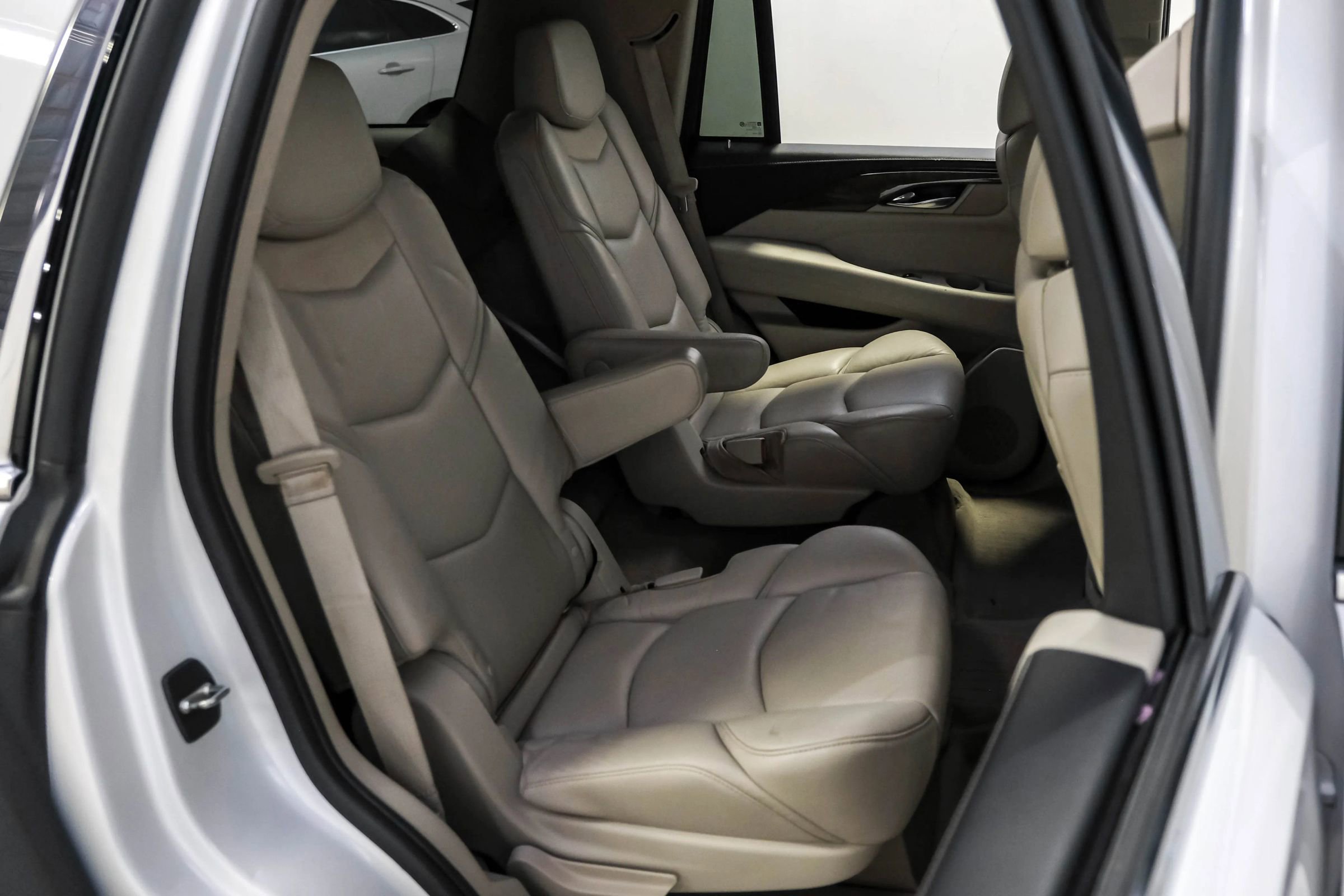 Used 2020 Cadillac Escalade Luxury RWD image 27