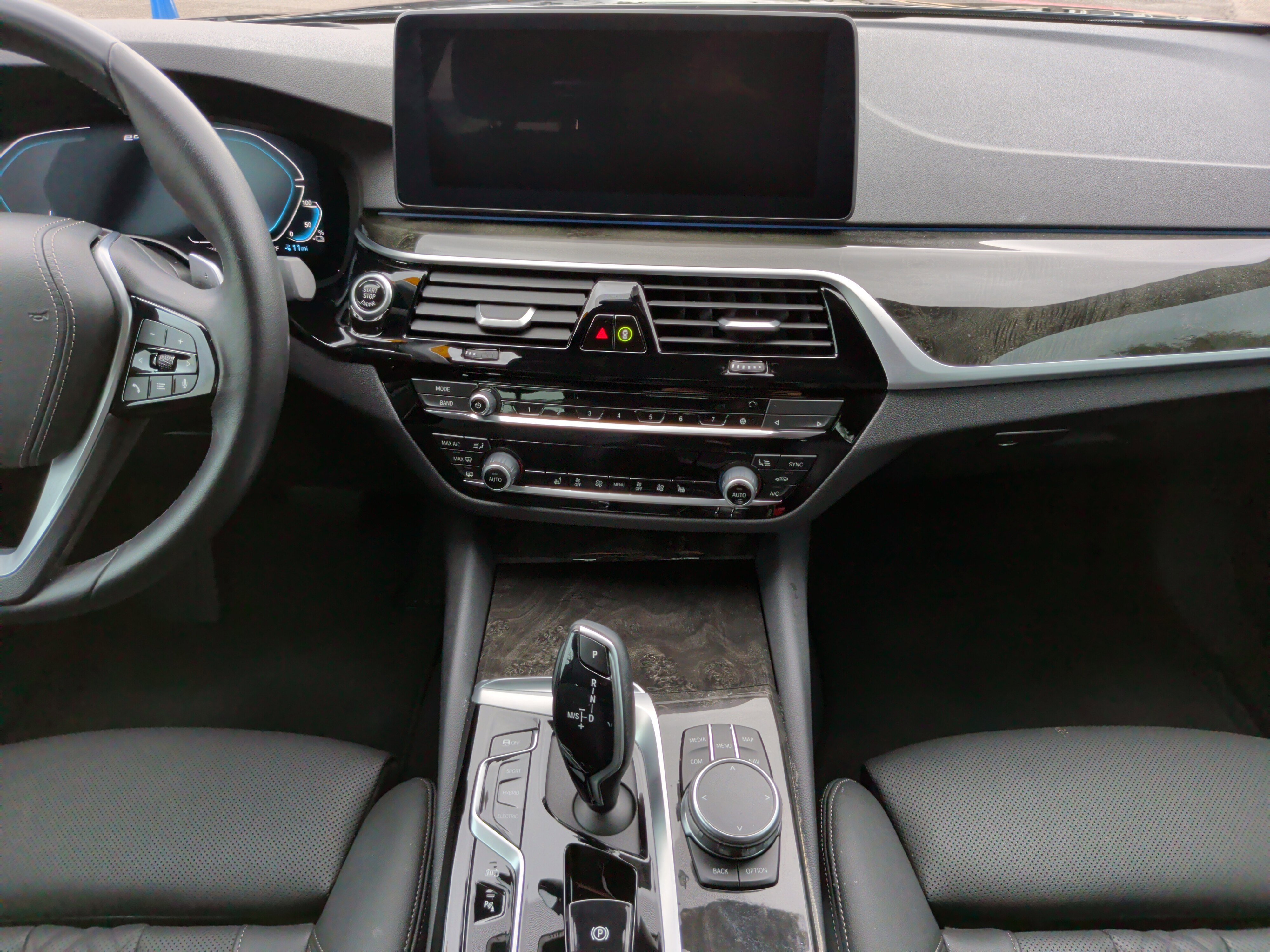 Certified 2023 BMW 530e w/ Premium Package image 32